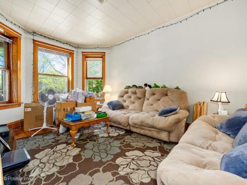 2008 Addison St, Chicago IL 60618-6102 exterior