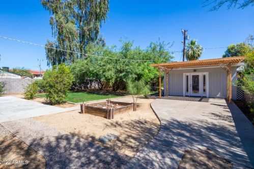 1242 Edgemont Ave, Phoenix AZ 85035-1735 exterior