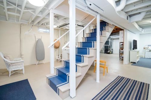 1110 Amostown Rd, West Springfield MA 01089-4309 exterior