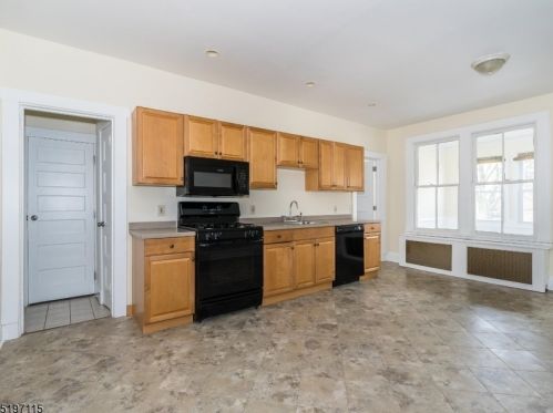 93 Bay St, Montclair NJ  07042-4863 exterior