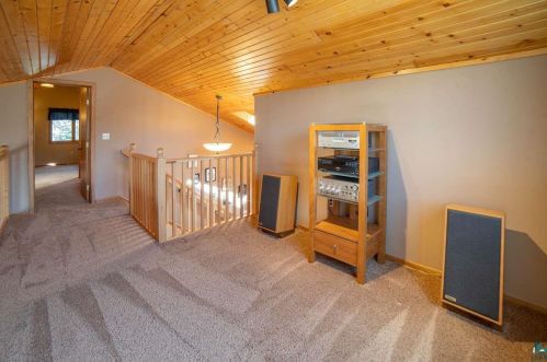 1901 Rice Lake Rd, Duluth MN 55811-4812 exterior