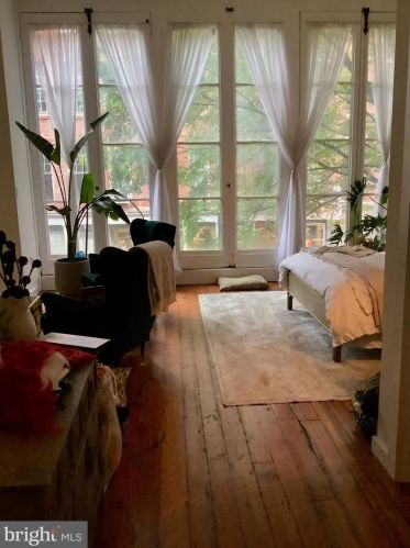 120 3rd St, Philadelphia PA 19106-1884 exterior