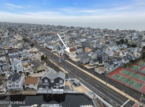 125 Throssell Rd, Lavallette NJ 08735-3230 exterior