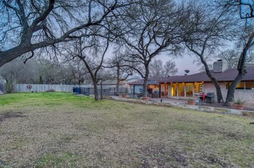 8702 Crst Rdg Cir, Austin TX 78750-3018 exterior