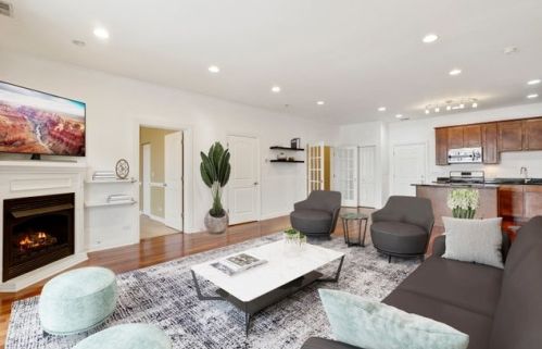 7039 Grand Ave, Chicago, IL 60707-2107