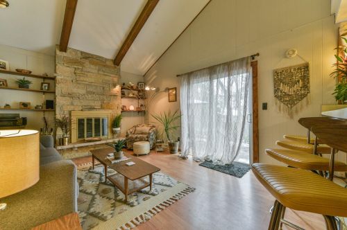 1811 Holmes Ct, Milwaukee WI 53221-3546 exterior