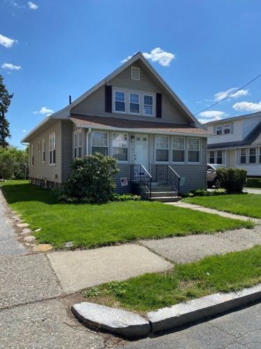 14 Paul St, Worcester, MA 01606-3109