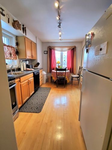 3031 Jarlath St, Chicago IL 60645-1127 exterior