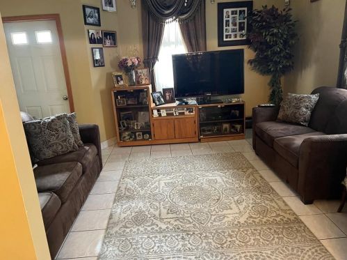 98 Hawkins St, Providence RI 02908-1713 exterior