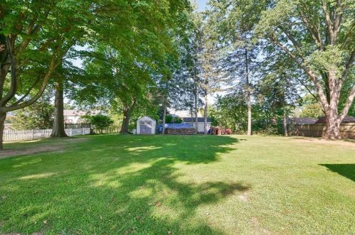 59 Neelans Rd, Enfield CT 06082-5734 exterior