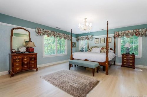 34 Rockhouse Rd, Wilton CT 06897-1827 exterior