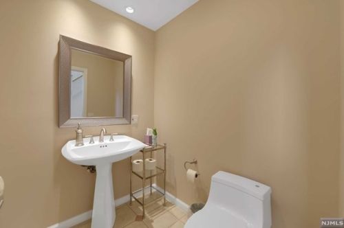 65 Holland Ave, Demarest NJ  07627-2705 exterior