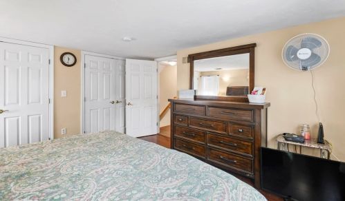 35 Ivernia Rd, Worcester MA 01606-1423 exterior