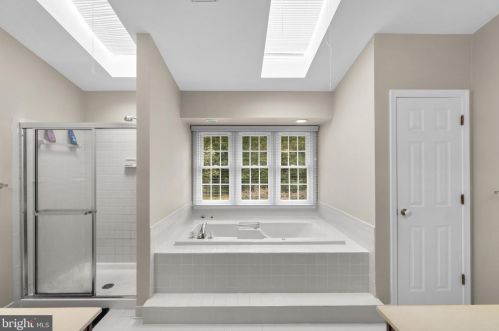 10158 Bracken Dr, Ellicott MD  21042-1675 exterior