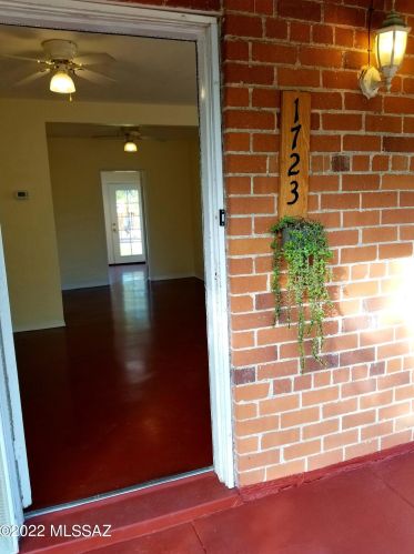 1723 Linden St, Tucson AZ 85705-8935 exterior