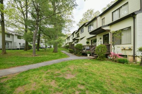 219 Cypress Rd, Hartford CT 06111-5630 exterior