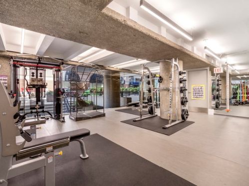 200 Delaware Pl, Chicago IL  60611-1798 exterior