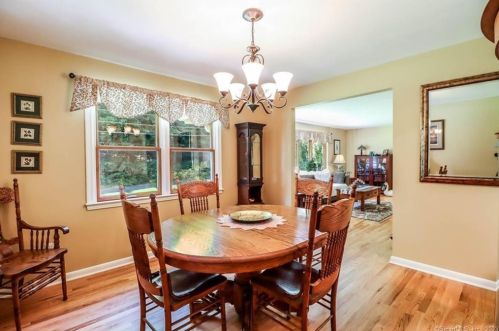 1 Cullens Hl Rd, Derby CT exterior