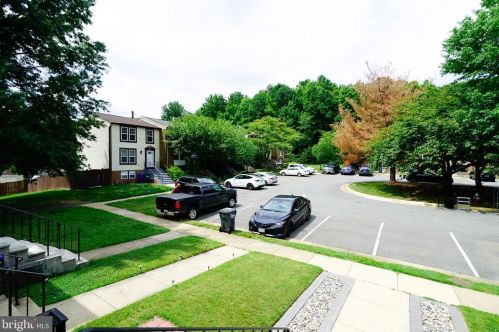 6841 Heatherway Ct, Alexandria VA 22315-3942 exterior