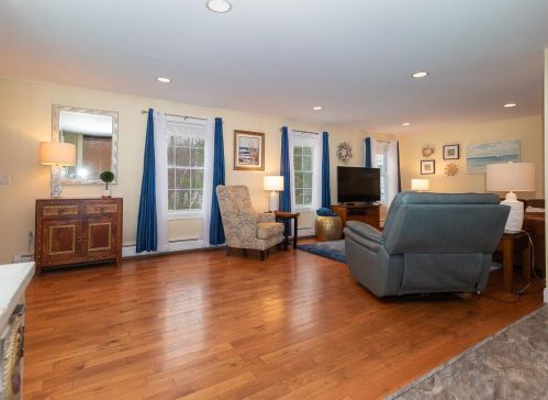 67 Ledge Rd, Seabrook NH 03874-4314 exterior