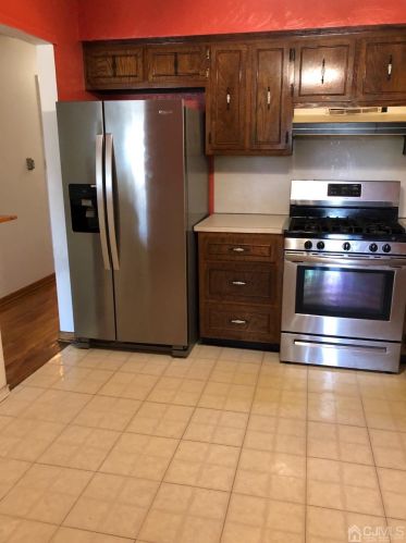 9 Hayes St, Edison NJ  08820-3215 exterior