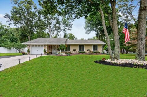 20 Liverpool Ct, Jackson Twp NJ  08527-2614 exterior