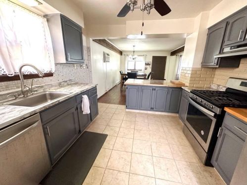 6221 Fairview Ave, Milwaukee WI  53213-4151 exterior