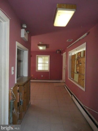 10408 New Hampshire Ave, Silver Spring MD 20905-3918 exterior