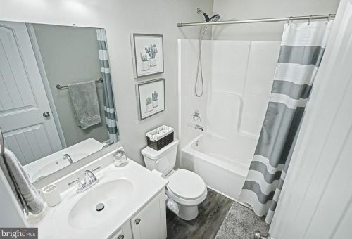 144 Overlook Dr, Hanover PA 17331-9136 exterior