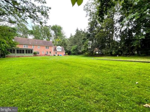 1168 Daleview Dr, Mc Lean VA  22102-1540 exterior