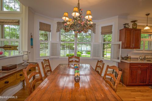 47 Fairwynds Dr, Lenox MA 01240-2729 exterior