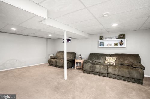 50 Crestwood Dr, Trenton NJ 08690-1938 exterior