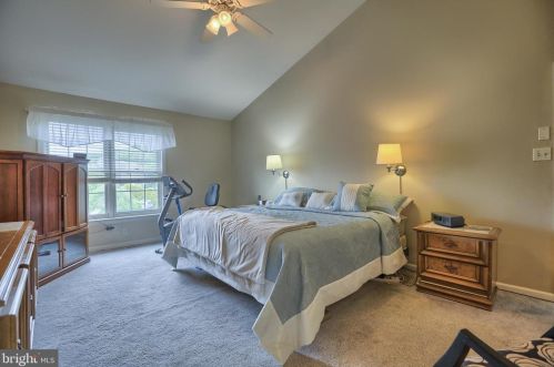 1014 Peggy Dr, Hummelstown PA 17036-9025 exterior