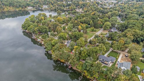 3272 Thorncrest Dr, Grand Rapids MI 49546-7353 exterior