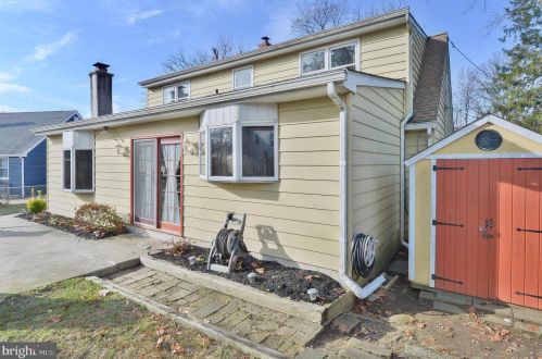 300 Holly Ave, Camden NJ 08107-1022 exterior