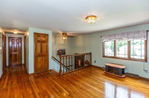 702 Knollwood Dr, Woonsocket RI 02895-2632 exterior