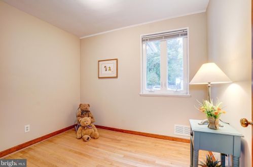 102 Mannakee St, Rockville MD 20850-1914 exterior