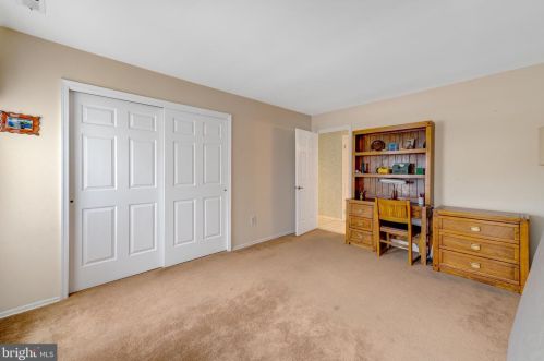 311 Wagon Wheel Cir, Columbus NJ exterior