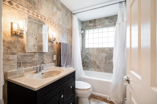 8934 Seneca Rd, Milwaukee WI 53217-2331 exterior