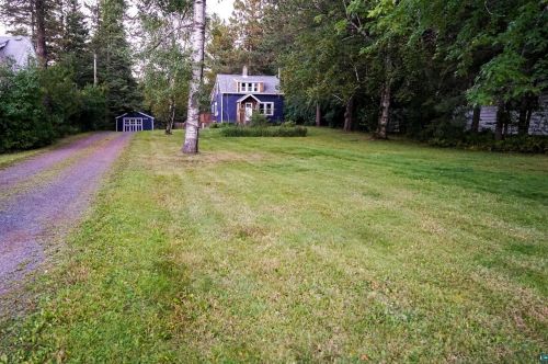 2846 Hutchinson Rd, Duluth MN 55811-2876 exterior