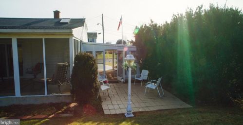22 Lincoln Dr, Hanover PA 17331-4906 exterior