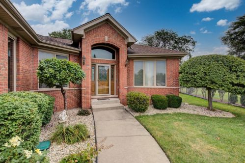 8212 Strong St, Chicago, IL 60706-3023