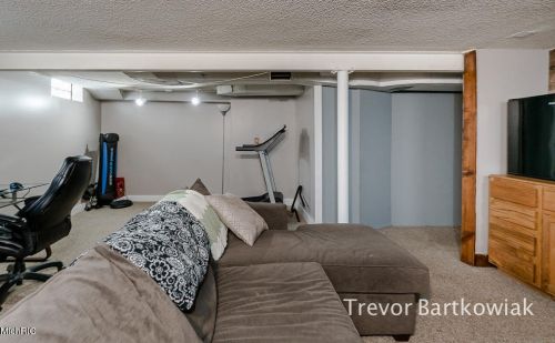 1177 Cornell Rd, Meskegon MI 49441-3833 exterior