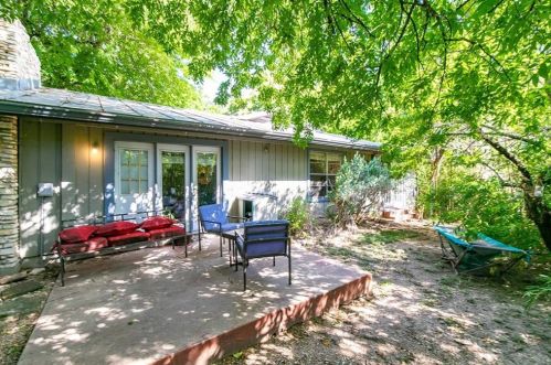 1702 Emilie Ln, Austin TX  78731-6103 exterior