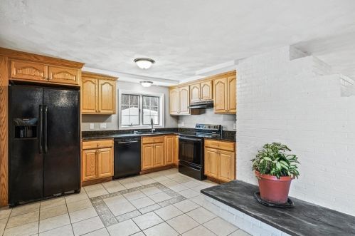 7 Azalea Ln, Peabody MA 01960-4602 exterior