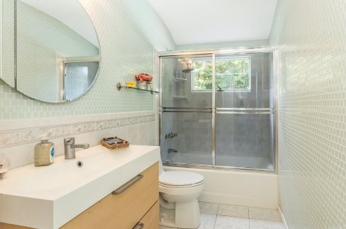 66 Gannet Dr, Commack NY 11725-4929 exterior