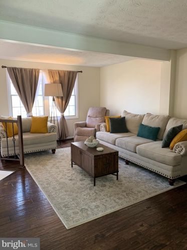 6064 Chicory Pl, Alexandria VA 22310-4411 exterior