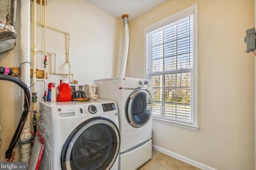 3570 Huntley Manor Ln, Alexandria VA  22306-5111 exterior