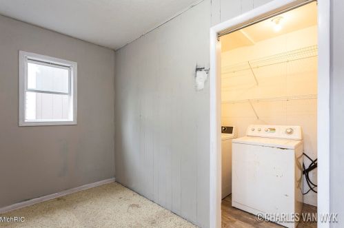 305 Jones St, Grant MI 49327-9143 exterior