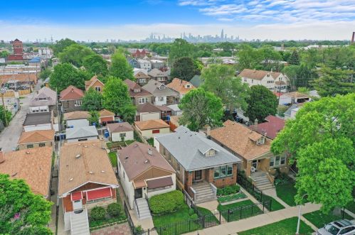 2337 Keating Ave, Chicago IL 60629-5513 exterior